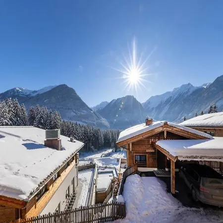 Near Lift With Garden 木屋