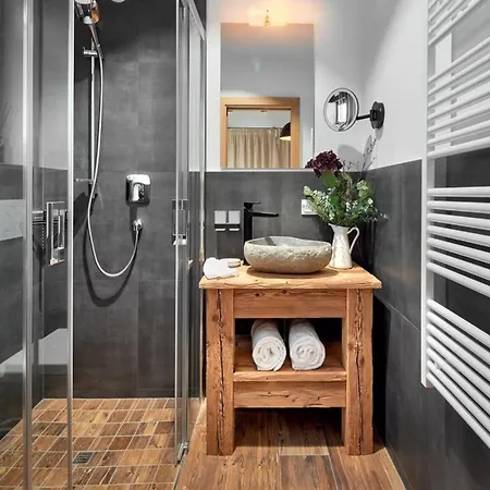 Near Lift With Garden *