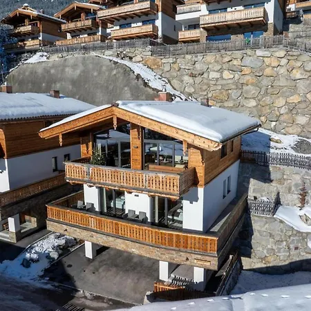 Near Lift With Garden *