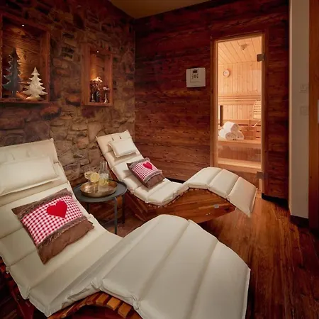 Near Lift With Garden *