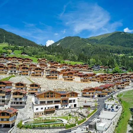 Near Lift With Garden Chalet *