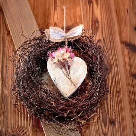 Near Lift With Garden 木屋