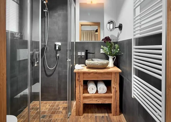 Near Lift With Garden *